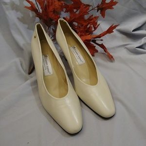 Etienne Aigner Taylor heels